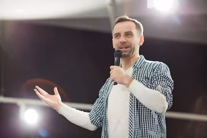 Performer - praca, zarobki, doświadczenie, zatrudnienie, przyszłość