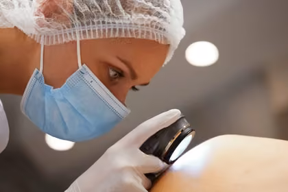 Dermatolog - praca, zarobki, doświadczenie, zatrudnienie, przyszłość