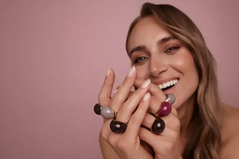 Sprzedawca w sklepie firmowym By Dziubeka - Warszawa Złote Tarasy