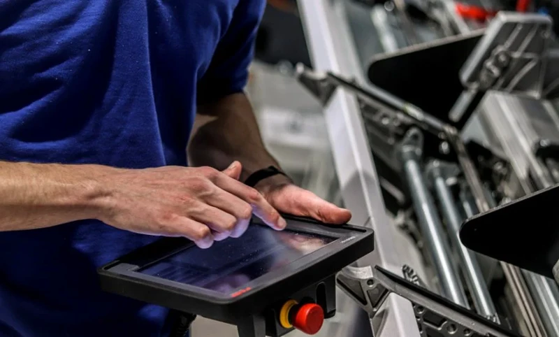 Praca dla studentów – nadzór nad maszynami