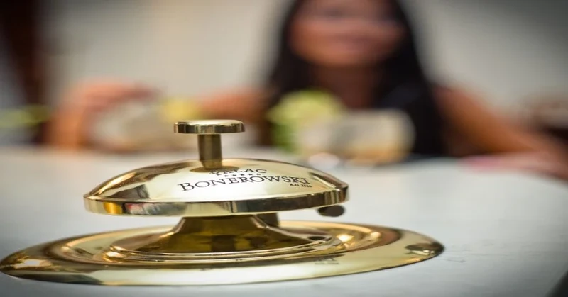 Pracownik techniczny / pracownica techniczna