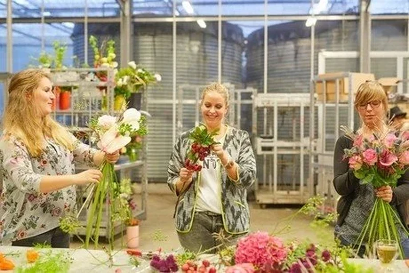 Praca przy kwiatach i bukietach kwiatowych - również bez doświadczenia