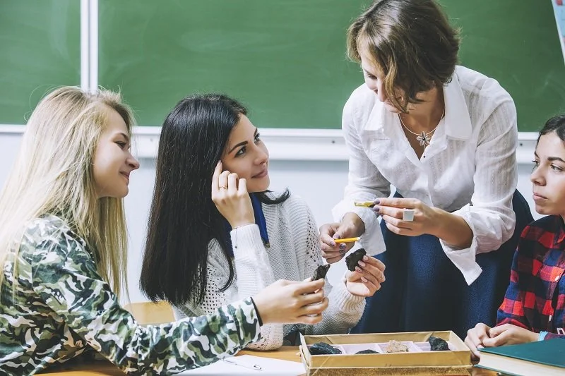 Pedagog szkolny - rola, zadania i cechy dobrego pedagoga. Sprawdź obowiązki i zarobki pedagogów szkolnych